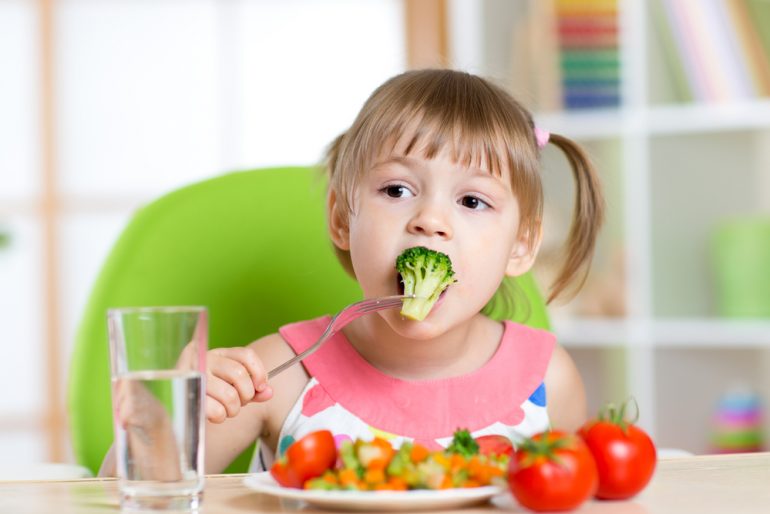 7 tips to handle a fussy eater and make your child eat healthy