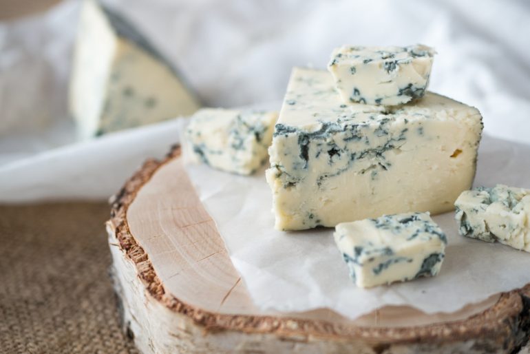 7 health benefits of including blue cheese in your diet