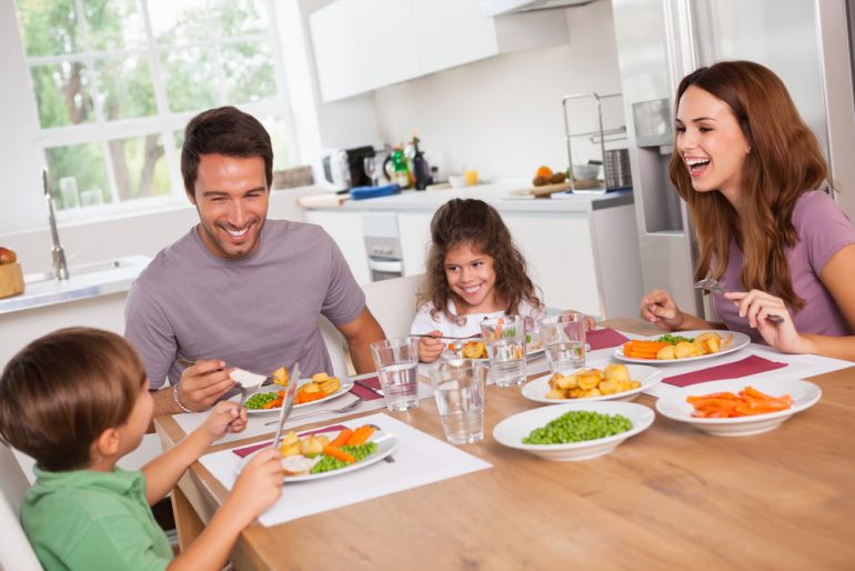5 reasons to eat an early dinner before 7 PM every day